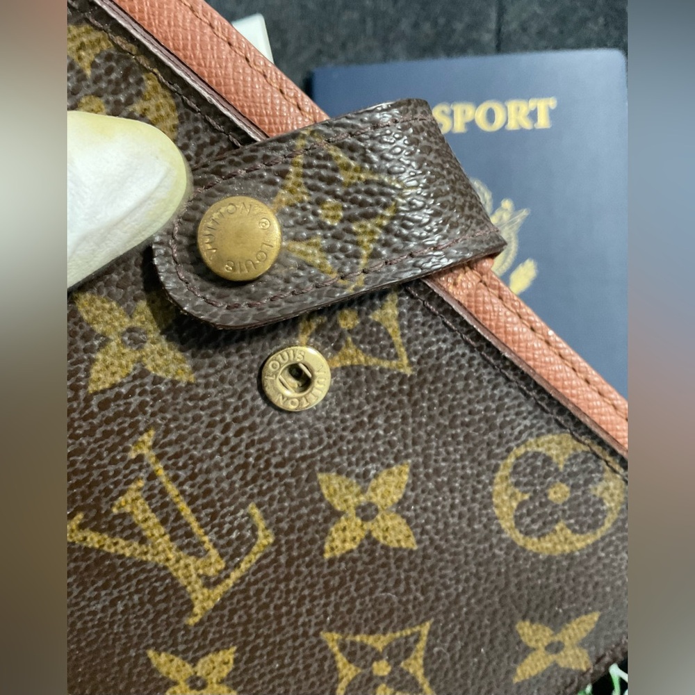 ✅AUTHENTIC LV AGENDA PM PASSPORT HOLDER - Picture 4 of 13